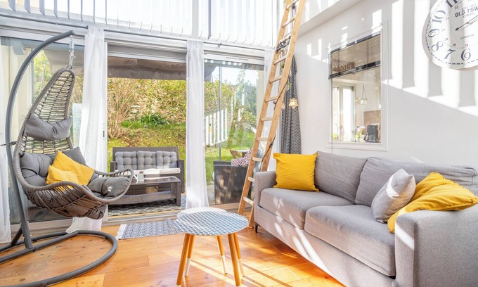 Douarnenez Apartment | Apartment 'Superbe Duplex En Centre Ville' with Private Garden and Wi-Fi