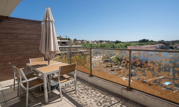 Le Cres Apartment | Apartment 'T2 Muses' with Private Terrace, Wi-Fi and Air Conditioning