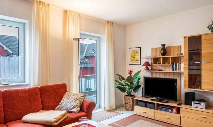 Oberhof Apartment | Apartment 'Tannenblick 3-2' with Shared Garden, Balcony and Wi-Fi