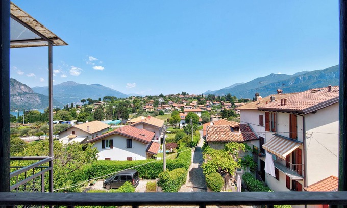 Bellagio Apartment | Apartment "Taronico Duck" with with Lake View, Shared Terrace & Wi-Fi