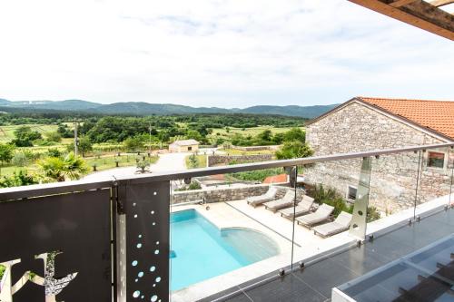 Tomaj Apartment | Apartment THE VIEW HerMes arT