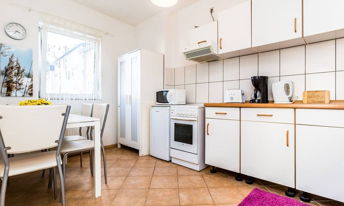 Troisdorf Apartment | Apartment Troisdorf Spich 1, 1 Wohn-/schlafzimmer, Max. 3 Personen