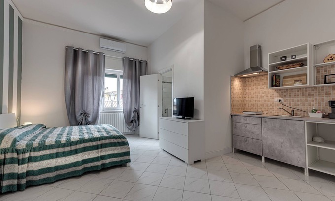 Calenzano Apartment | Apartment 'Ursa' with Shared Garden, Wi-Fi and Air Conditioning