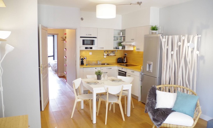 Notre-Dame Apartment | Apartment Versailles center, calm, fully equipped, elevator, parking (extra)