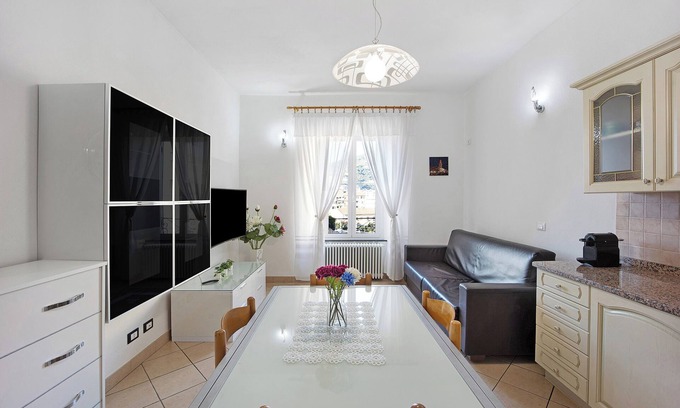 Oneglia Apartment | Apartment 'Vicino Al Mare Soleggiato' with Balcony, Wi-Fi and Air Conditioning