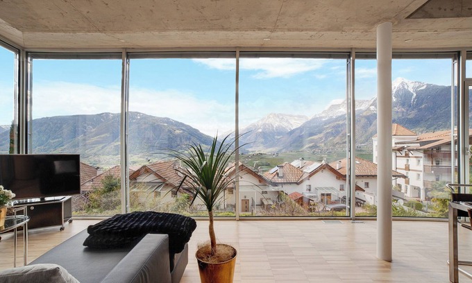 Schenna Apartment | Apartment 'Villa Alvarium Eins' with Mountain View, Private Terrace and Wi-Fi