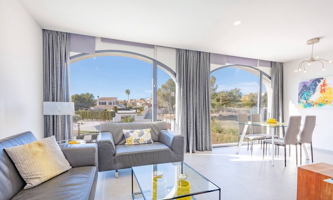 Aigues Apartment | Apartment 'Villa Hoy Limón' with Mountain View, Wi-Fi and Air Conditioning