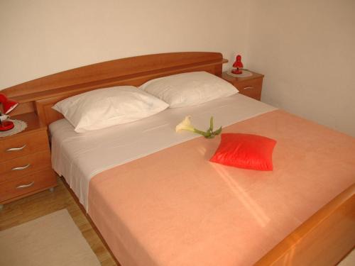 Sudurad Apartment | Apartment Vukorep - Two Bedroom Apartment with Terrace and Field View