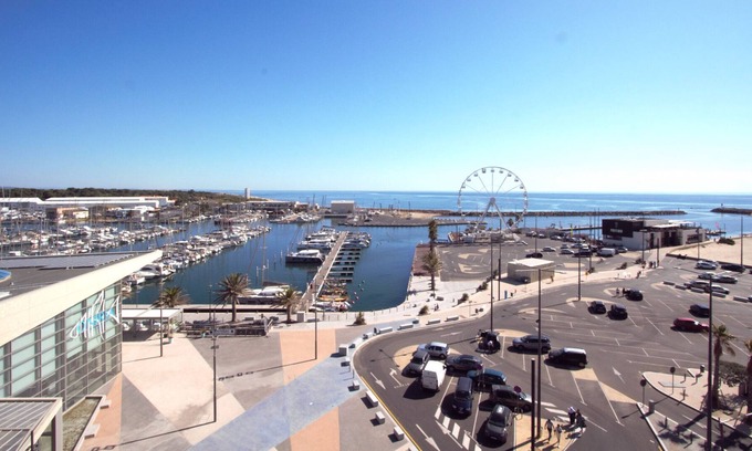 La Jetee Apartment | Apartment with sea view and parking