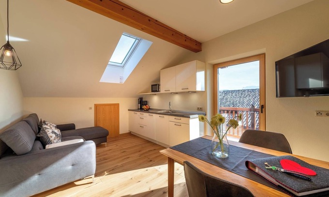 St. Pauls Apartment | Apartment 'Weinangerhof Nussbaum' with Mountain View, Wi-Fi and Air Conditioning