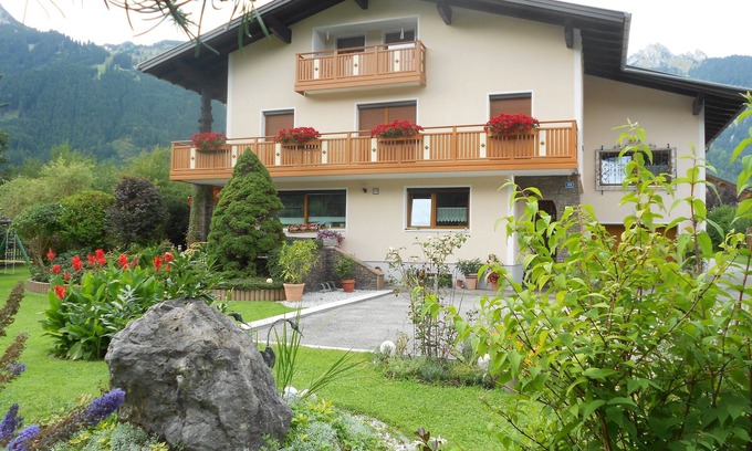 Hoefen Apartment | Apartment with 4 edelweiss awarded for 2-4 people in Höfe near Reutte