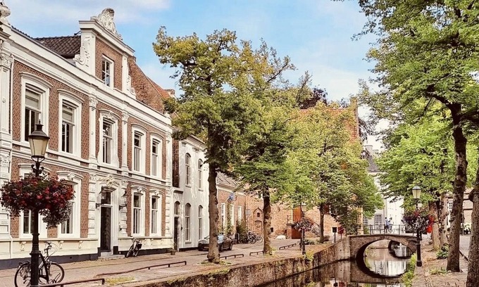 Amersfoort Apartment | Apartment with a view of the canal in the heart of the historic center