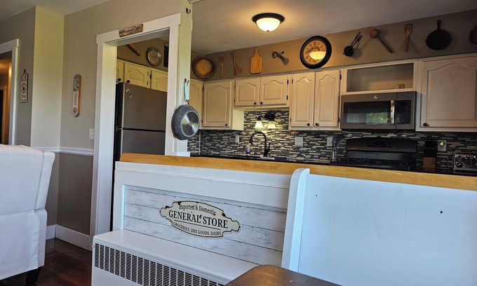 Waterville Apartment | Apartment with a View