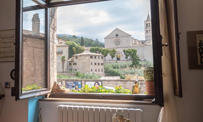 Assisi Apartment | Apartment with a view of the Basilica of St. Clare, historic center of Assisi