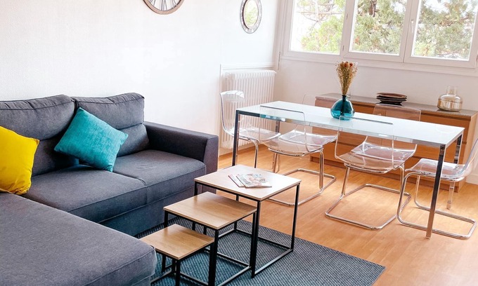 Sud-Gare Apartment | Apartment with Balcony, 4 bedrooms, space & comfort, Centre Gare