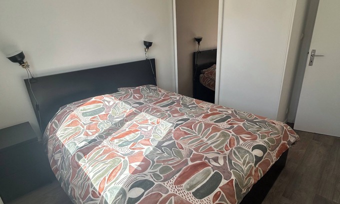 Talant Apartment | Apartment with balcony, close to lake and forest. Pets welcome!