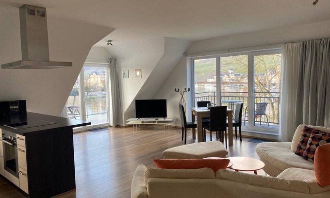 Bernkastel Apartment | Apartment with fantastic view of river and vineyards
