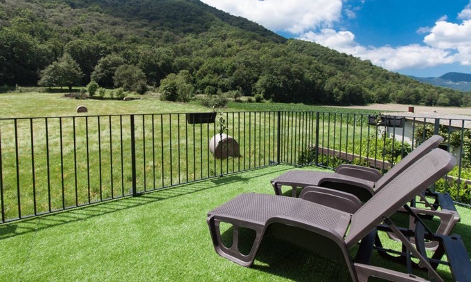 La Vall de Bianya Apartment | Apartment with large terrace and mountain views