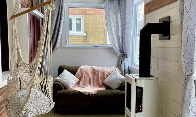 Lairet Apartment | Apartment with fireplace and private garden