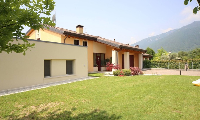 Crespano del Grappa Apartment | APARTMENT WITH GARDEN VIEW