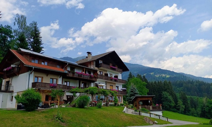 Dellach im Drautal Apartment | Apartment with mountain views. Newly renovated apartment with terrace and balcony.