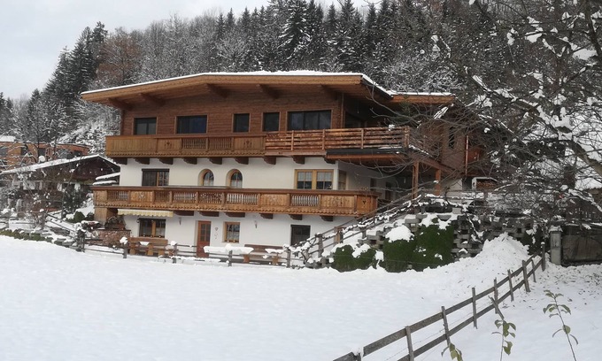 Hart im Zillertal Apartment | Apartment with mountain view