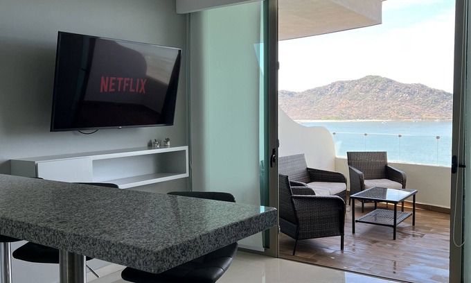 Las Gaviotas Apartment | Apartment with ocean view and private access to the beach