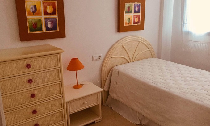 Daimuz Apartment | APARTMENT WITH SALINIZED SWIMMING POOL 100 M FROM THE SEA.