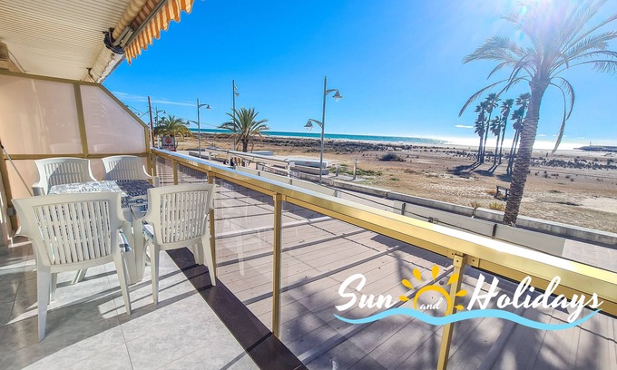 Comarruga Apartment | Apartment with sea views for 4-6 people.
