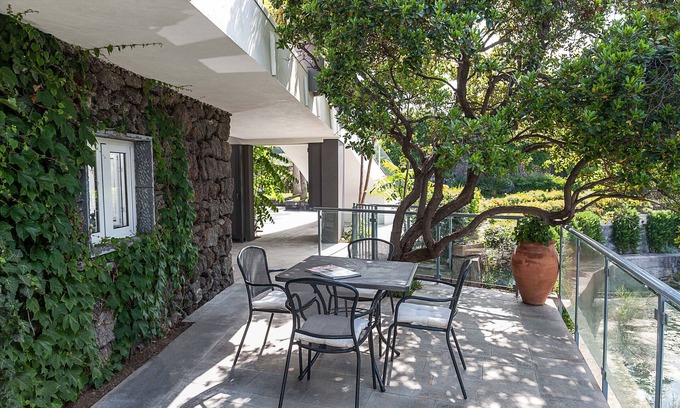 Stazzo Apartment | Apartment with terrace and direct access to the sea. Shared pool. Conchiglia