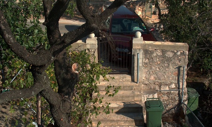 Karlobag Apartment | Apartment with terrace, sea and mountain views, climate, barbecue, close to the beach (30m)