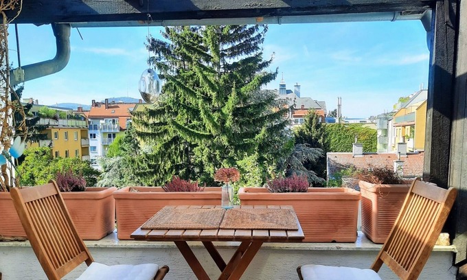 Grinzing Apartment | Apartment 'Wohnen In Wien' with Private Terrace and Wi-Fi