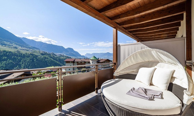 Rifiano Apartment | Apartment "Wohnung1" with Mountain View, Shared Pool & Wi-Fi