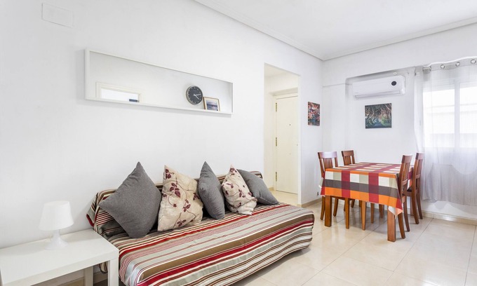 Benicalap Apartment | Apartment 'Zona Garbí' with Wi-Fi and Air Conditioning
