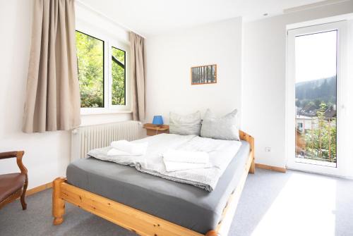 Wildemann Apartment | Apartmenthaus am Waldrand- Küche - Frühstück - Balkon