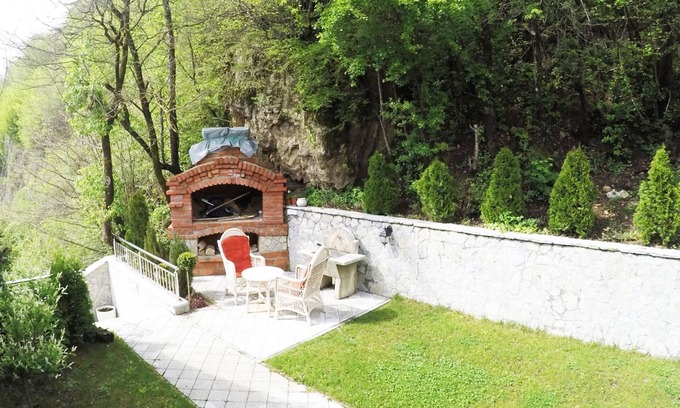 Kulen Vakuf Apartment | Apartments A&D - One Bedroom Apartment with Terrace and River View (Ana)