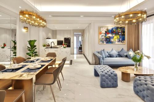 Hai Ba Trung Apartment | Apartments by Vitrine