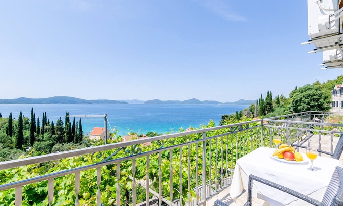 Krucica Apartment | Apartments Cypress Sea Cove - Premium Studio Apartment with Balcony and Sea View