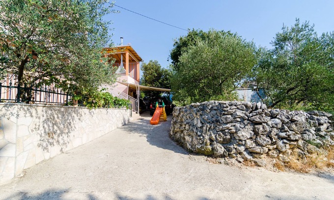 Banici Apartment | Apartments Donita - Comfort Two Bedroom Apartment with Balcony and Sea View