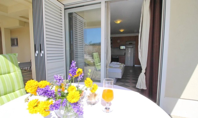 Drace Apartment | Apartments Gusti - Studio Apartment with Terrace and Sea View