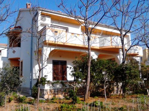 Pag Apartment | Apartments Krešimir beauty with shadow trees and parking place