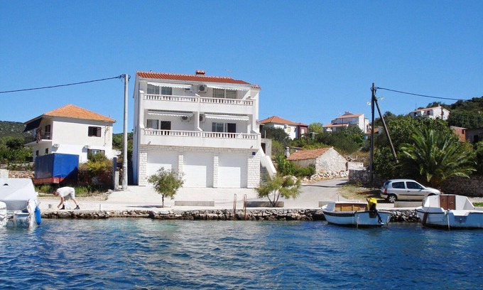 Vinisce Apartment | Apartments Mirko, (11850), Vinišće, Croatia