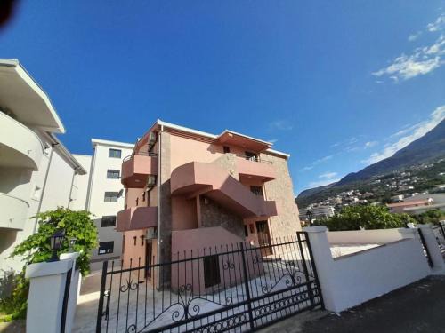 Dobra Voda House | Apartments Normannia