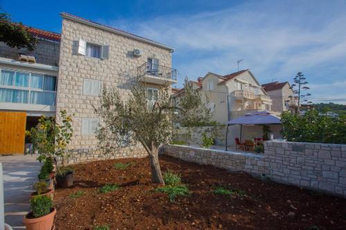 Sutivan Apartment | Apartments with parking space Sutivan, Brac - 752