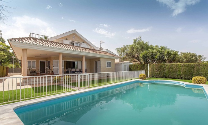 Almarda Ski Chalet | ApartUP Canet Beachfront Home