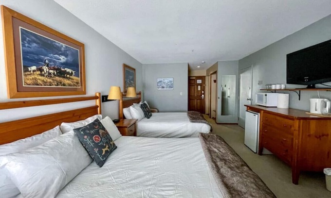 Okanagan-Similkameen Cabin | Apex Mountain ~ Hillside Hideout ~ Apex Mountain Inn