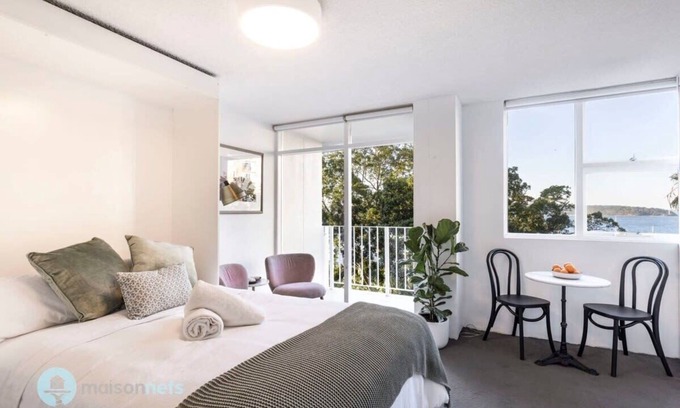 Elizabeth Bay Apartment | Apmnt With Parking, Balcony, Pool & Harbour Views
