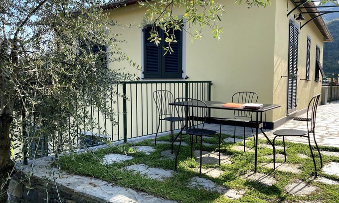 Chiavari Apartment | App. second floor Grapefruit