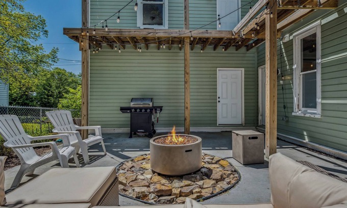 Berkeley Springs Bed & Breakfast | Appalachian Suite In Town!- The Grand Castalian Inn B&B