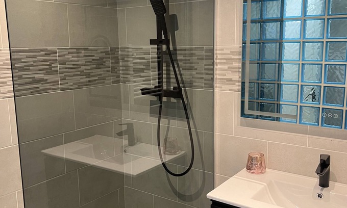 Pierre-Benite Apartment | Apparemment Complet 2 Couchage